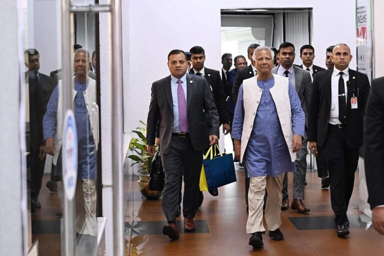 চার দিনের সফর শেষে দেশে ফিরলেন প্রধান উপদেষ্টা ইউনূস