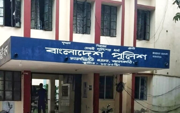 ঝালকাঠিতে গভীর রাতে বাসা থেকে ছেলে গ্রেপ্তার, ‘আতঙ্কে’ বাবার মৃত্যু