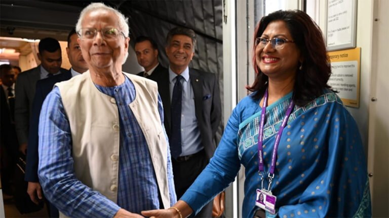 চারদিনের সরকারি সফরে যুক্তরাজ্যে পৌঁছেছেন প্রধান উপদেষ্টা