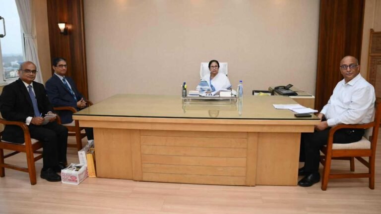 বাংলাদেশের হাইকমিশনারের সঙ্গে মুখ্যমন্ত্রী মমতার সৌজন্য সাক্ষাৎ