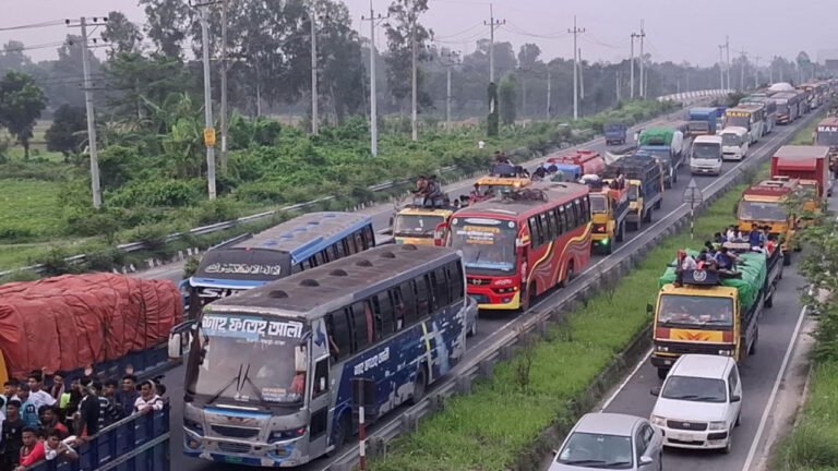 ঢাকা-টাঙ্গাইল-যমুনা সেতু মহাসড়কে চরম ভোগান্তিতে ঈদযাত্রীরা