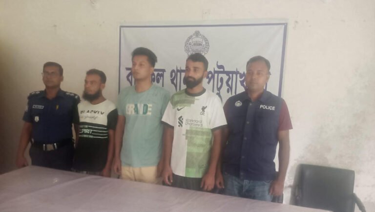 বাউফলে নিষেধাজ্ঞা অমান্য করে ছাত্রলীগের প্রতিষ্ঠাবার্ষিকী পালন, ৩ নেতা গ্রেফতার