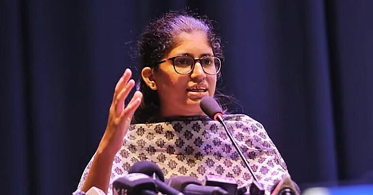 অনিয়ম-অনৈতিকতার অভিযোগে ‘বৈষম্যবিরোধী ছাত্র আন্দোলন’ থেকে সরে দাঁড়ালেন উমামা ফাতেমা