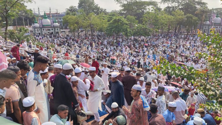 সিলেটে শাহী ঈদগাহে ঈদের জামাত অনুষ্ঠিত