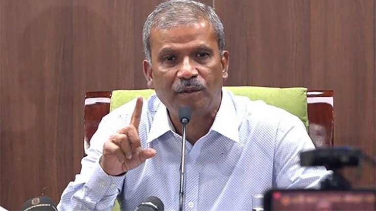 সরকারে থেকেও ‘অবরুদ্ধ ও দুর্বল’ মনে করছেন আসিফ নজরুল