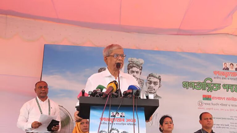 গণতন্ত্রের উত্তরণে বাধা দিচ্ছে চক্রান্তকারীরা, জাতীয় ঐক্যের ডাক ফখরুলের