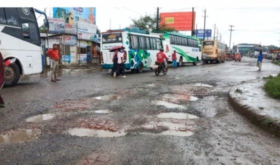 ঢাকা-বরিশাল মহাসড়কে মৃত্যুফাঁদ! ৪৭ কিমি সড়কে ঝুঁকি চরমে!