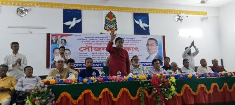 পটুয়াখালীর দুমকিতে জেলা বিএনপি নেতাদের গণসংবর্ধনা, দুর্যোগ উপেক্ষা করে হাজারো নেতাকর্মীর অংশগ্রহণ