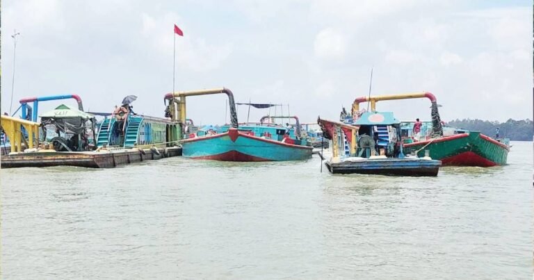 বরিশাল বিভাগজুড়ে চলছে বালু লুট, নদী ভাঙন-পরিবেশে ভয়াবহ বিপর্যয়
