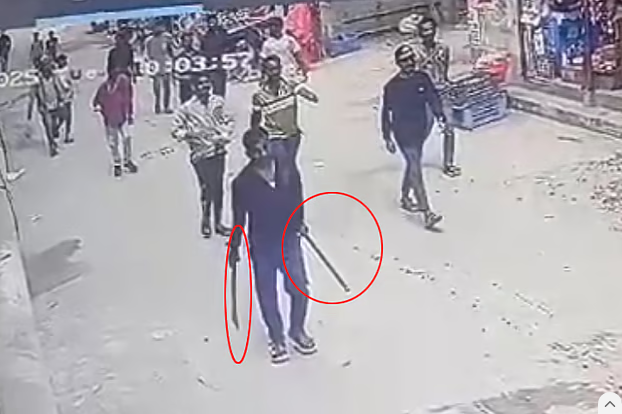 রাজধানীতে ধারালো অস্ত্রের শোডাউন দেওয়া ‘টুন্ডা বাবু’ গ্রেপ্তার