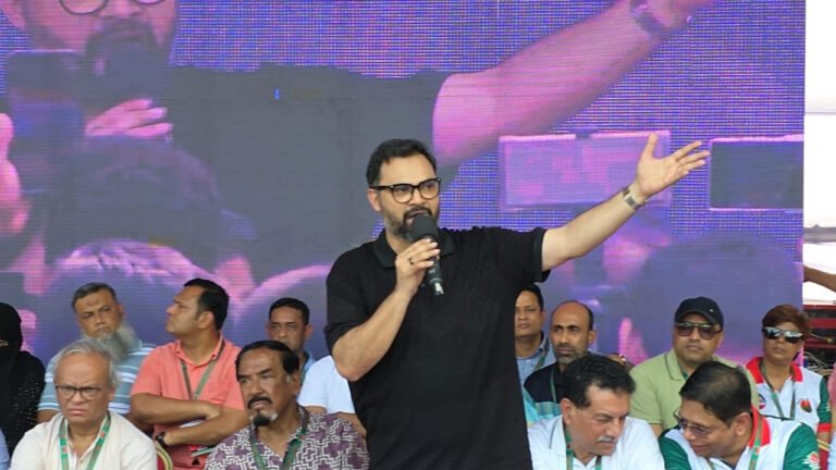 শহীদদের আত্মত্যাগ ভুলে নয়, ঐক্যবদ্ধভাবে সামনে এগিয়ে যেতে হবে: আমিনুল হক