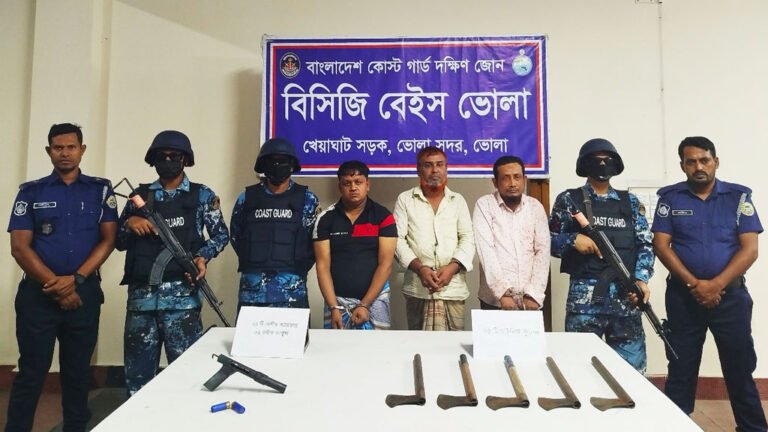 ভোলায় যৌথ অভিযানে অস্ত্রসহ আওয়ামী লীগের ৩ নেতা গ্রেফতার