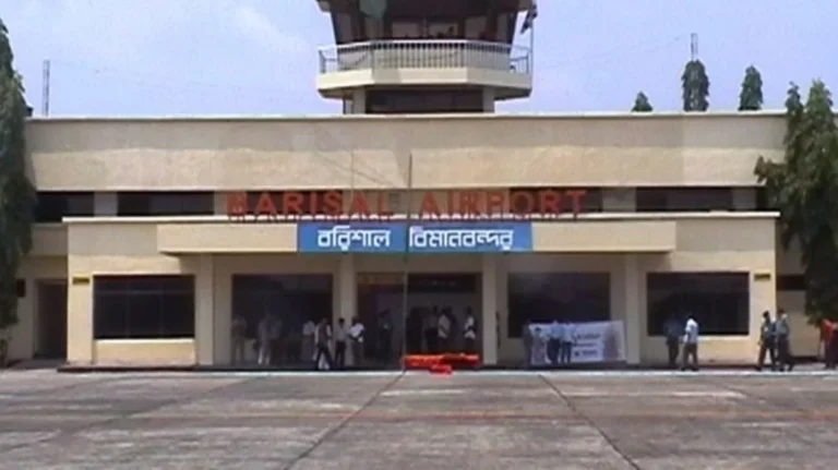 ঢাকা-বরিশাল রুটে বিমান চলাচল বন্ধ, উদ্বেগে যাত্রীরা