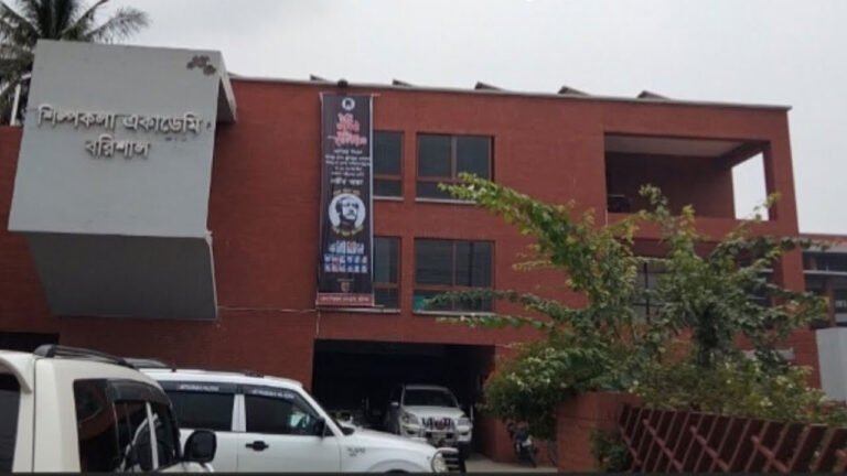 বরিশালে শিল্পকলা একাডেমিতে সাংস্কৃতিক কার্যক্রম বন্ধ, বঞ্চিত অনেকে