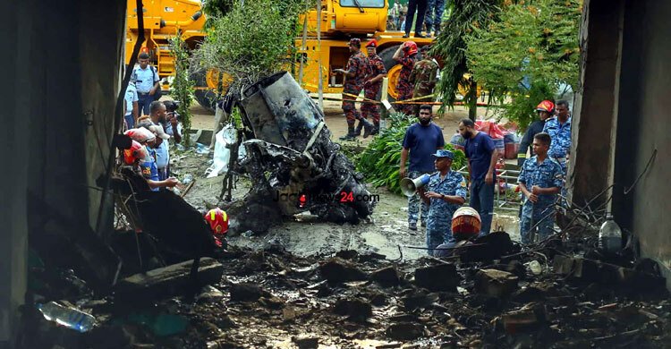 উত্তরায় এফ-৭ বিজিআই বিমান বিধ্বস্ত : প্রধান উপদেষ্টার কর্মসূচি স্থগিত