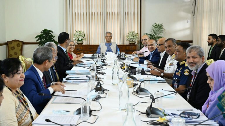 মৎস ও প্রাণিসম্পদ মন্ত্রণালয়ের সঙ্গে বৈঠক; বিভিন্ন সেক্টর আধুনিকায়নের নির্দেশ প্রধান উপদেষ্টার