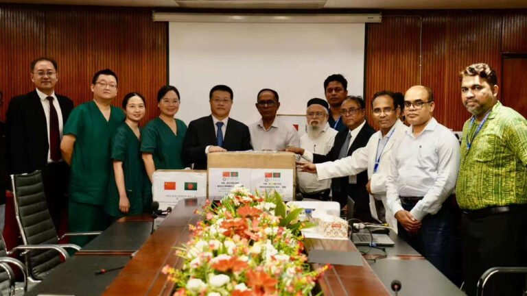 ২ হাজারের বেশি ওষুধ ও অস্ত্রোপচার সরঞ্জাম পাঠালো চীন