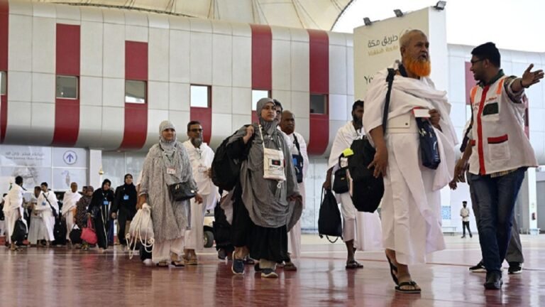 হজ শেষে দেশে ফিরেছেন ৭৩ হাজারের বেশি বাংলাদেশি হাজি