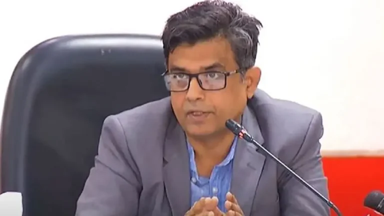 “আর পালানোর পথ নেই শেখ হাসিনার”: প্রেস সচিব শফিকুল আলম