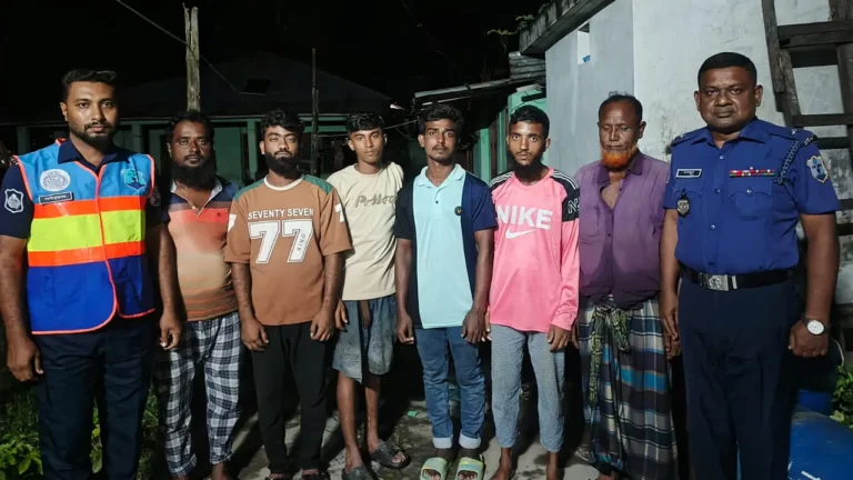 মেঘনায় ৭ বাল্কহেড ডুবে গেলো, ১৩ জনকে উদ্ধার