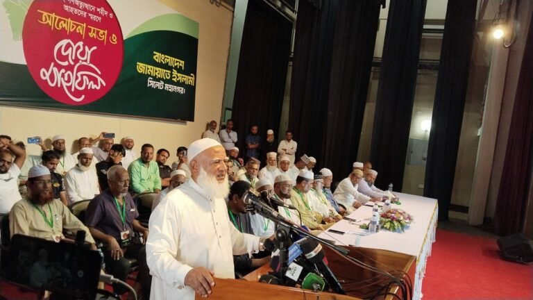 আহতদের চিকিৎসায় সরকারের ব্যর্থতা তুলে ধরলেন জামায়াত আমির