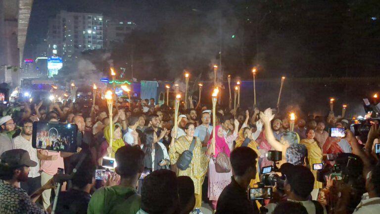 গোপালগঞ্জে হামলার প্রতিবাদে ঢাকায় এনসিপির মশাল মিছিল, ৪৮ ঘণ্টার আল্টিমেটাম