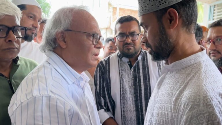 বিমান দুর্ঘটনায় নিহত দুই শিক্ষার্থীর পরিবারের সঙ্গে রিজভীর সাক্ষাৎ