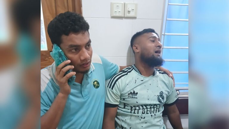 ভোলায় অটোরিকশাচালককে কুপিয়ে হত্যা, ছিনতাইয়ের আশঙ্কা পরিবারের