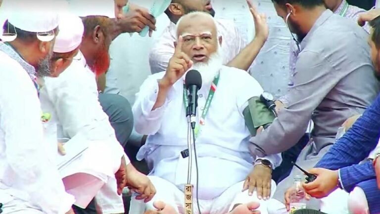 হঠাৎ অসুস্থ হয়ে পড়লেন; তবুও মঞ্চে বসে বসেই বক্তব্য দিলেন জামায়াত আমির