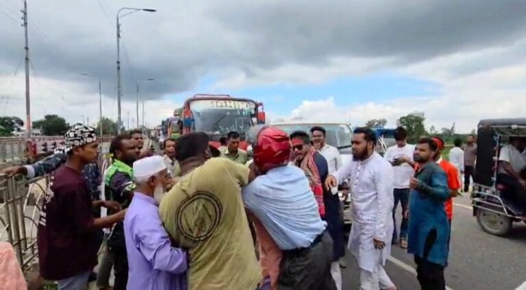ঠাকুরগাঁওয়ে এনসিপির গাড়িবহরে হামলার অভিযোগ, হত্যাচেষ্টার আশঙ্কা