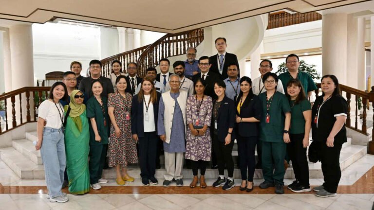 বিমান দুর্ঘটনায় আহতদের চিকিৎসায় বিদেশি সহায়তা: প্রধান উপদেষ্টার কৃতজ্ঞতা প্রকাশ