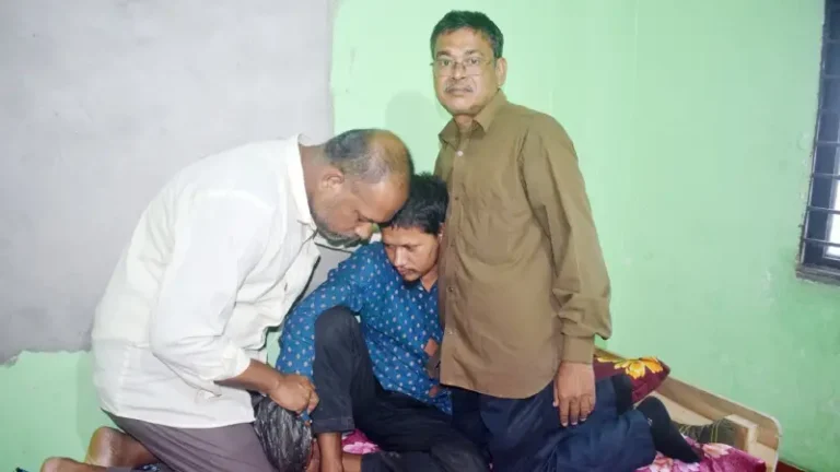 ফেসবুকের কল্যানে: চার বছর পর নিখোঁজ যুবককে খুঁজে পেল তার স্বজনরা