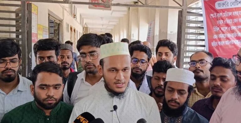 ইন্টার্নদের ২৪ ঘণ্টার আল্টিমেটাম, শিক্ষার্থীদের ক্লাস বর্জন