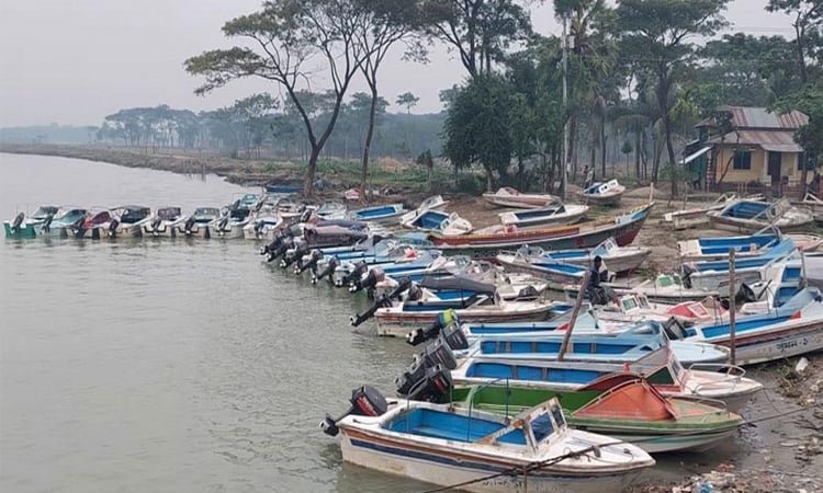 ভোলায় স্পিডবোটে অতিরিক্ত ভাড়া: বিআইডব্লিউটিএর অভিযানে নড়েচড়ে বসেছে দুর্বৃত্তচক্র