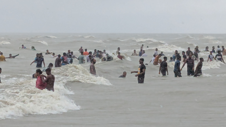 সমুদ্রে পর্যটকদের জন্য জরুরি নির্দেশনা