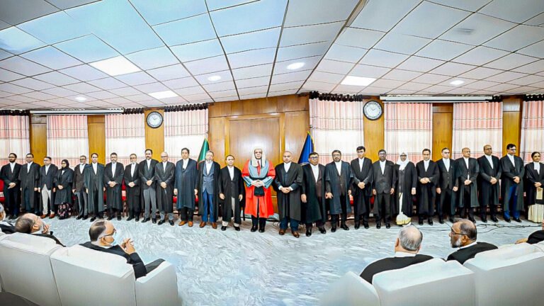 হাইকোর্টে শপথ নিলেন নতুন ২৫ বিচারপতি