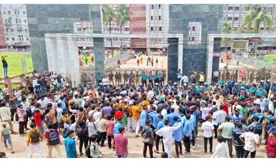 শেবাচিম’র সামনে ফের উত্তেজনা, ধাওয়া-পাল্টাধাওয়া