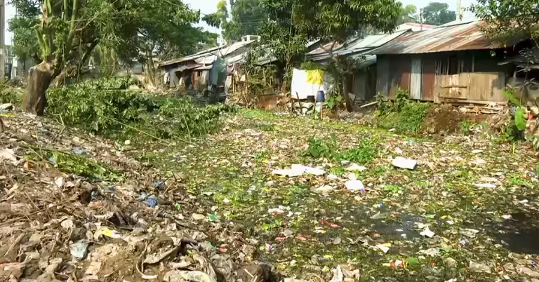 বরিশালে খানিক বৃষ্টিতেই জলাবদ্ধতা, দীর্ঘদিন পর খাল পুনঃখননে বড় উদ্যোগ