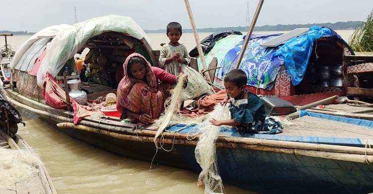 স্বীকৃতি বঞ্চিত মানতা নারীরা: যুগযুগ মাছ ধরা সত্ত্বেও নেই সরকারি তালিকায়