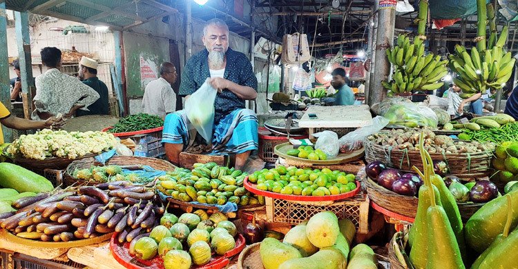 বরিশালে সবজির বাজারে আগুন, বেগুন ১৩০ ও মরিচ ২০০ টাকা!