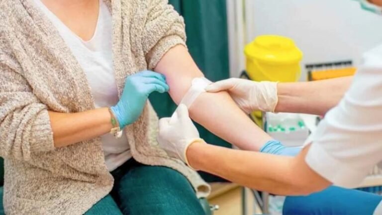 ২০ বছর পার হলে একবার কোলেস্টেরল পরীক্ষা করান: হৃদরোগের ঝুঁকি এড়াতে ডাক্তারদের পরামর্শ