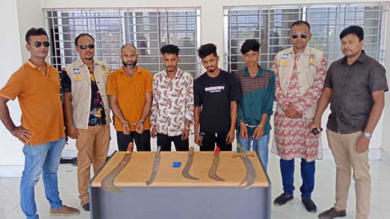 বরিশালে অস্ত্র ও ইয়াবাসহ ‘মাদক সম্রাট’ রাসেল গ্রেফতার