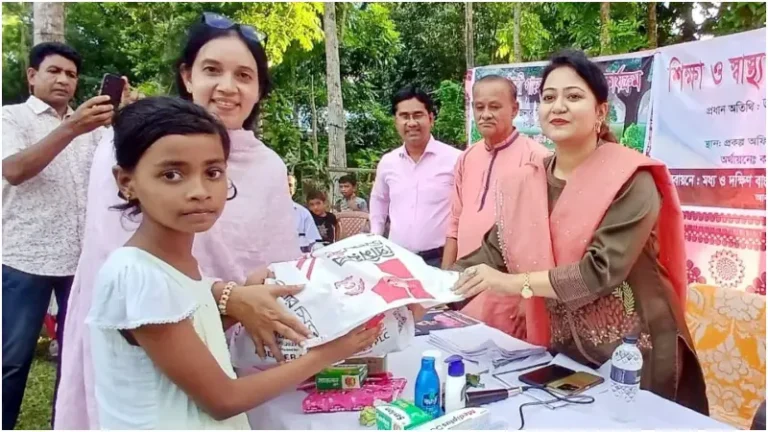 গৌরনদীতে ৩৪২ শিশুকে শিক্ষা ও স্বাস্থ্য উপকরণ বিতরণ