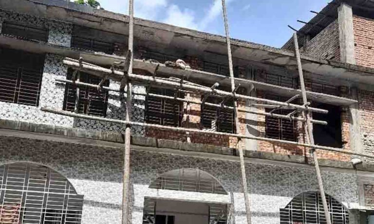 ভোলায় মসজিদে টাইলস লাগাতে গিয়ে পড়ে মিস্ত্রির মৃত্যু