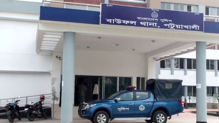 পরকীয়ার সন্দেহ, প্রভাষক স্ত্রীকে গলা কেটে খুন করে থানায় স্বামীর আত্মসমর্পণ