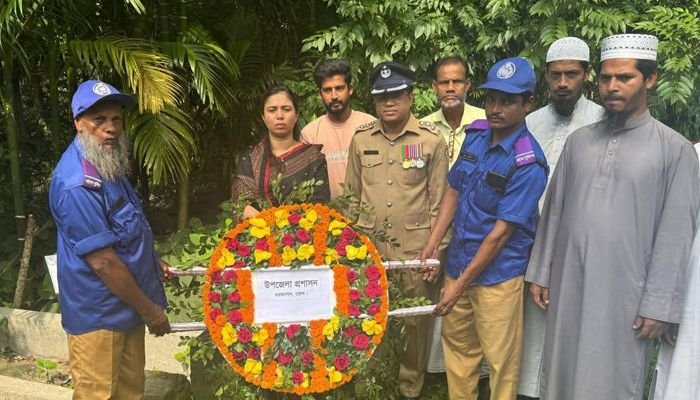 চরফ্যাশনের ১২ শহীদের স্মরণে পুষ্পস্তবক অর্পণ ও দোয়া