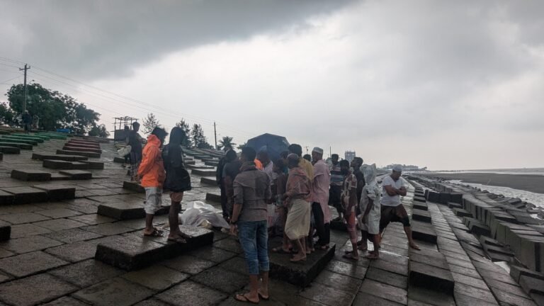 কুয়াকাটা সৈকত থেকে জেলের লাশ উদ্ধার