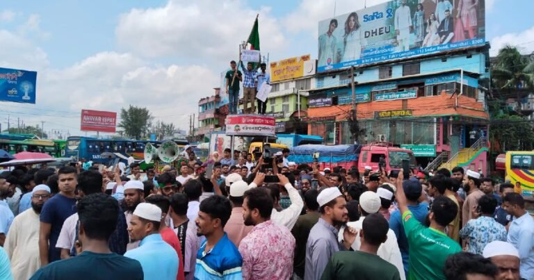 বরিশালে স্বাস্থ্যখাত সংস্কারের দাবিতে মহাসড়ক অবরোধ, বরিশাল-ঢাকা সড়ক বন্ধ