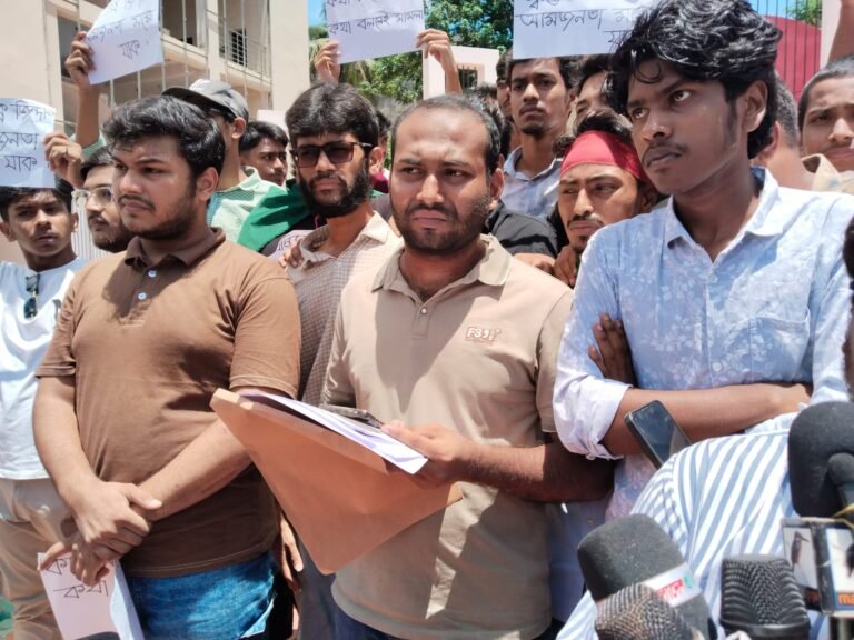 স্বাস্থ্য মহাপরিচালকের উস্কানিমূলক বক্তব্যের পর শিক্ষার্থীদের ওপর হামলার অভিযোগ