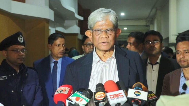 অর্থনীতি ঘুরে দাঁড়াচ্ছে, তবে সবচেয়ে বড় চ্যালেঞ্জ আস্থা ফিরিয়ে আনা: অর্থ উপদেষ্টা